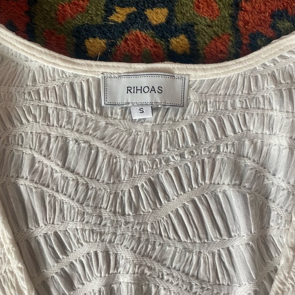 RIHOAS The Solid V Neck Textured Blouse - small - Picture 10 of 12